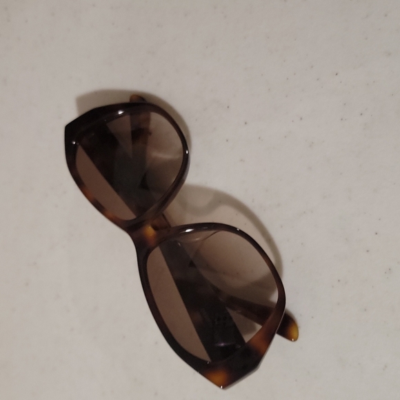 Saint Laurent Oversized Monogram Sunglasses - Picture 5 of 12